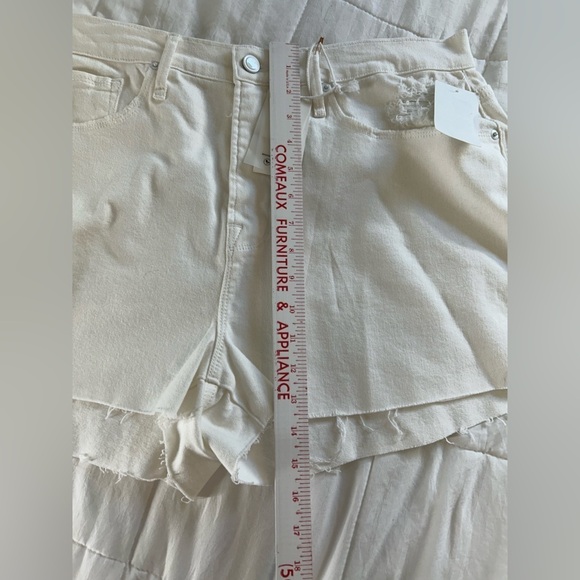 Good American High Rise 5-Pocket Style Distressed 90's Shorts NWT White 14/32‎ - Picture 15 of 16